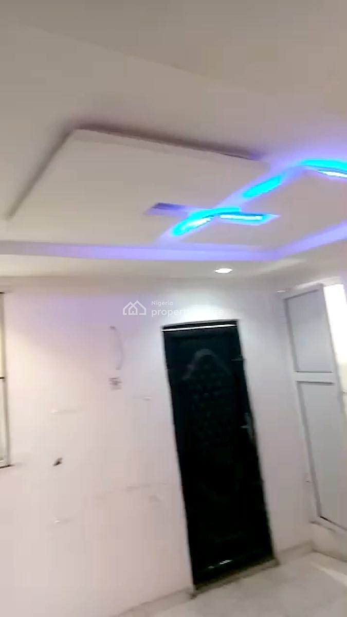 Decent 1-bedroom Apartment, Upstairs, with Guest Restroom, Adekunle, Yaba, Lagos, Mini Flat (room and Parlour) for Rent