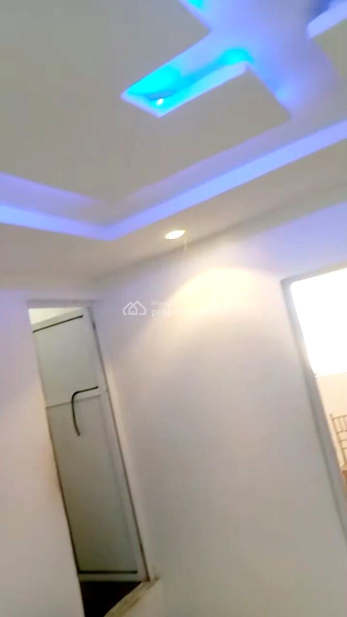 Decent 1-bedroom Apartment, Upstairs, with Guest Restroom, Adekunle, Yaba, Lagos, Mini Flat (room and Parlour) for Rent