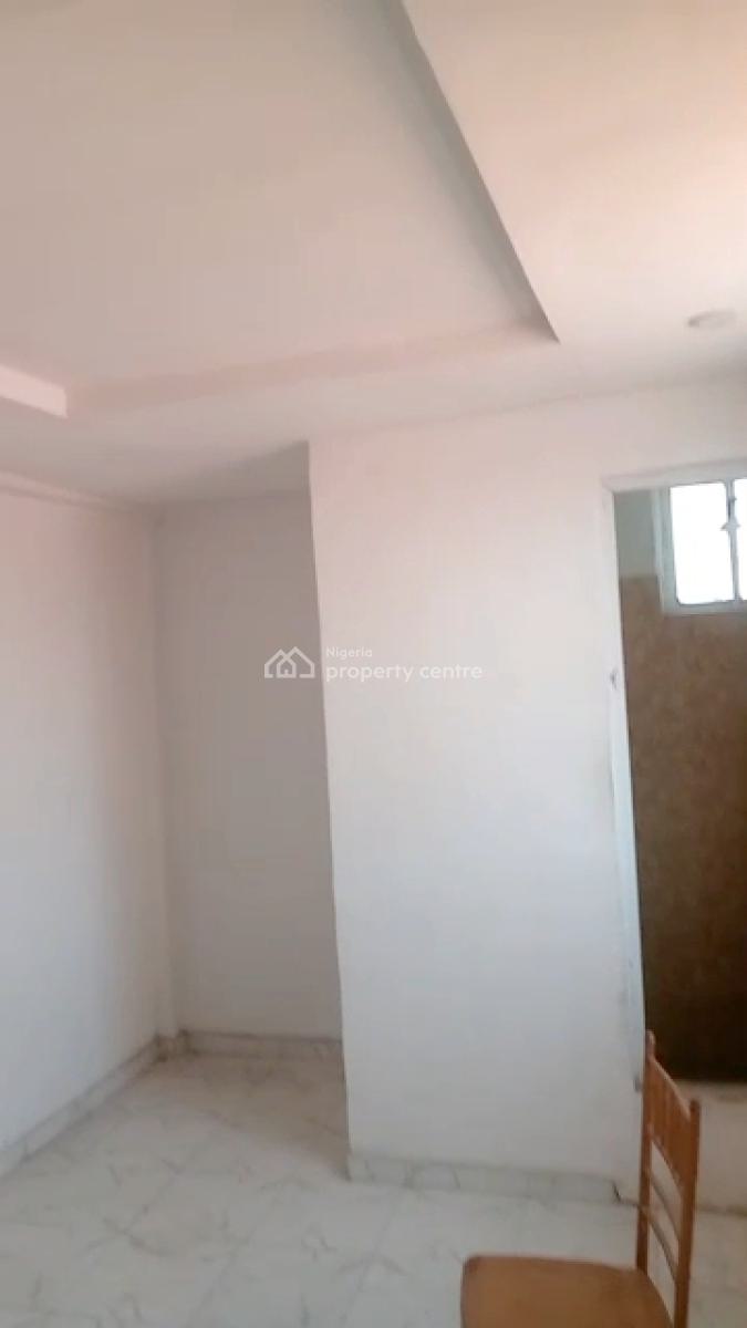 Decent 1-bedroom Apartment, Upstairs, with Guest Restroom, Adekunle, Yaba, Lagos, Mini Flat (room and Parlour) for Rent