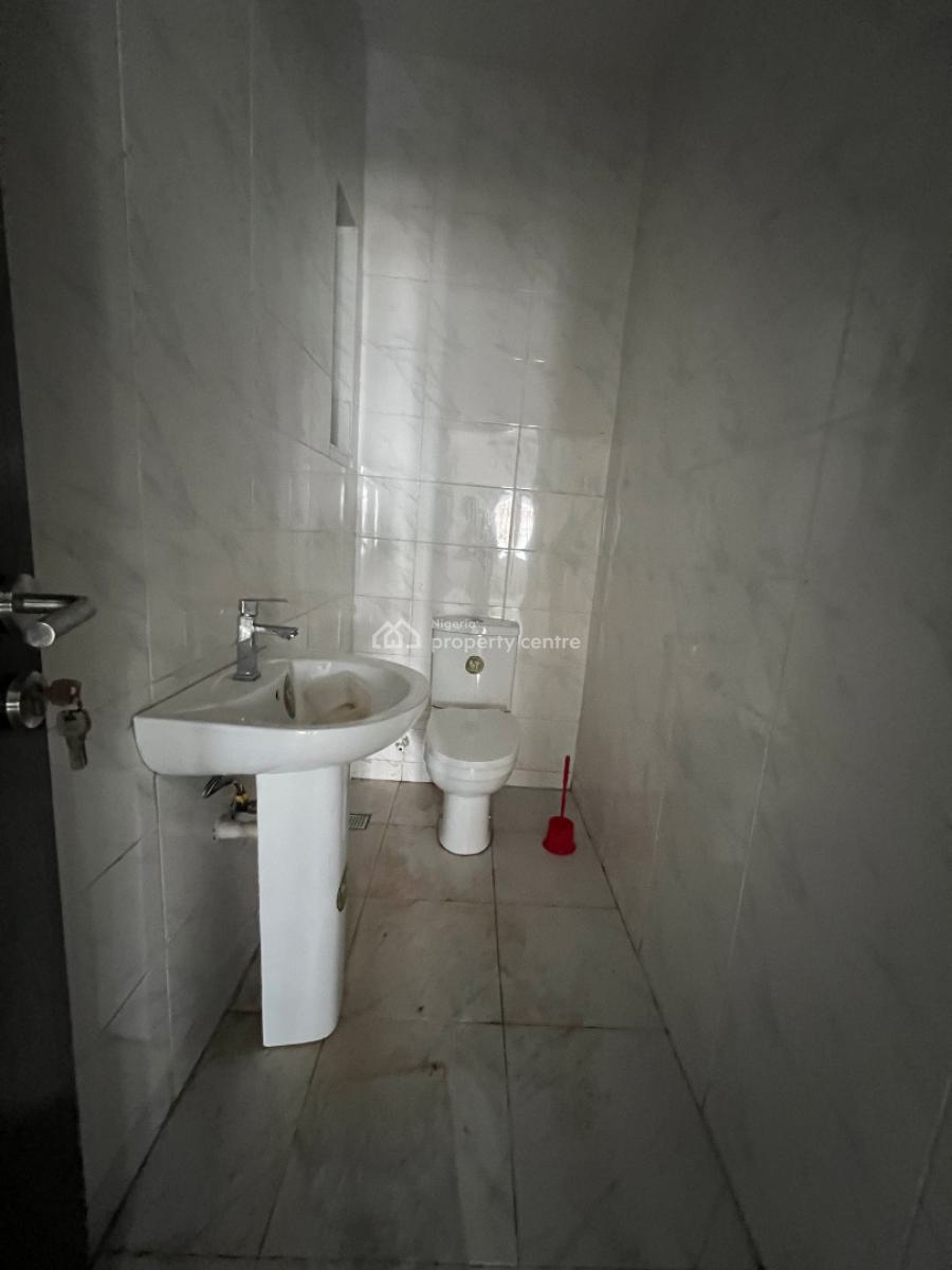 Well Built 3 Bedroom Apartment, Orchid Road, Lekki, Lagos, Flat / Apartment for Rent