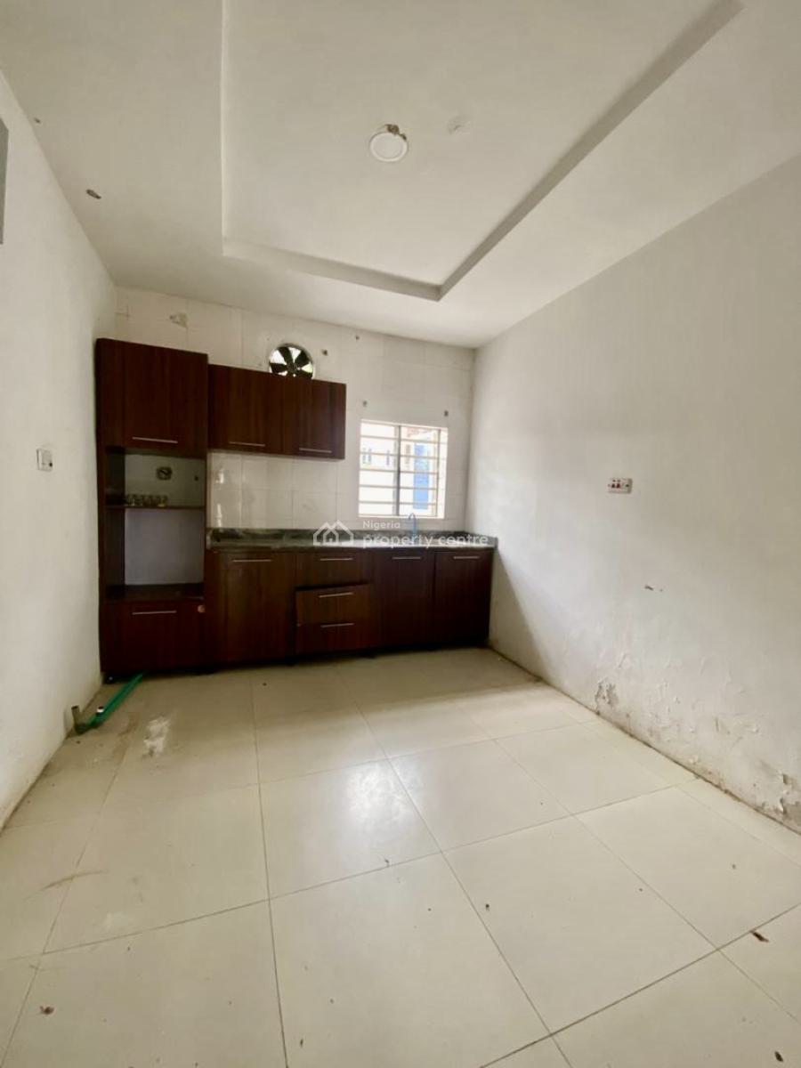 Just in: Ground Floor, Behind Blenco, Olokonla, Ajah, Lagos, Flat / Apartment for Rent