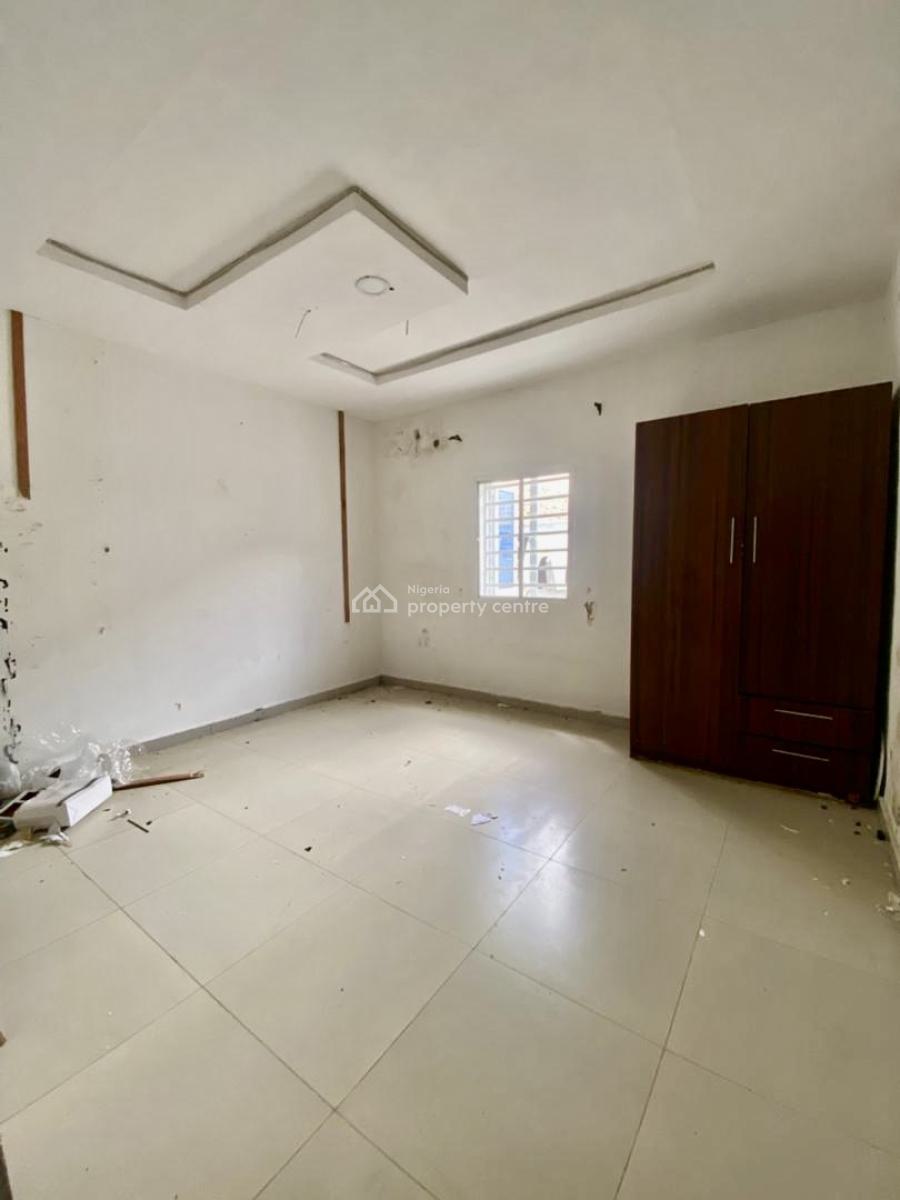 Just in: Ground Floor, Behind Blenco, Olokonla, Ajah, Lagos, Flat / Apartment for Rent