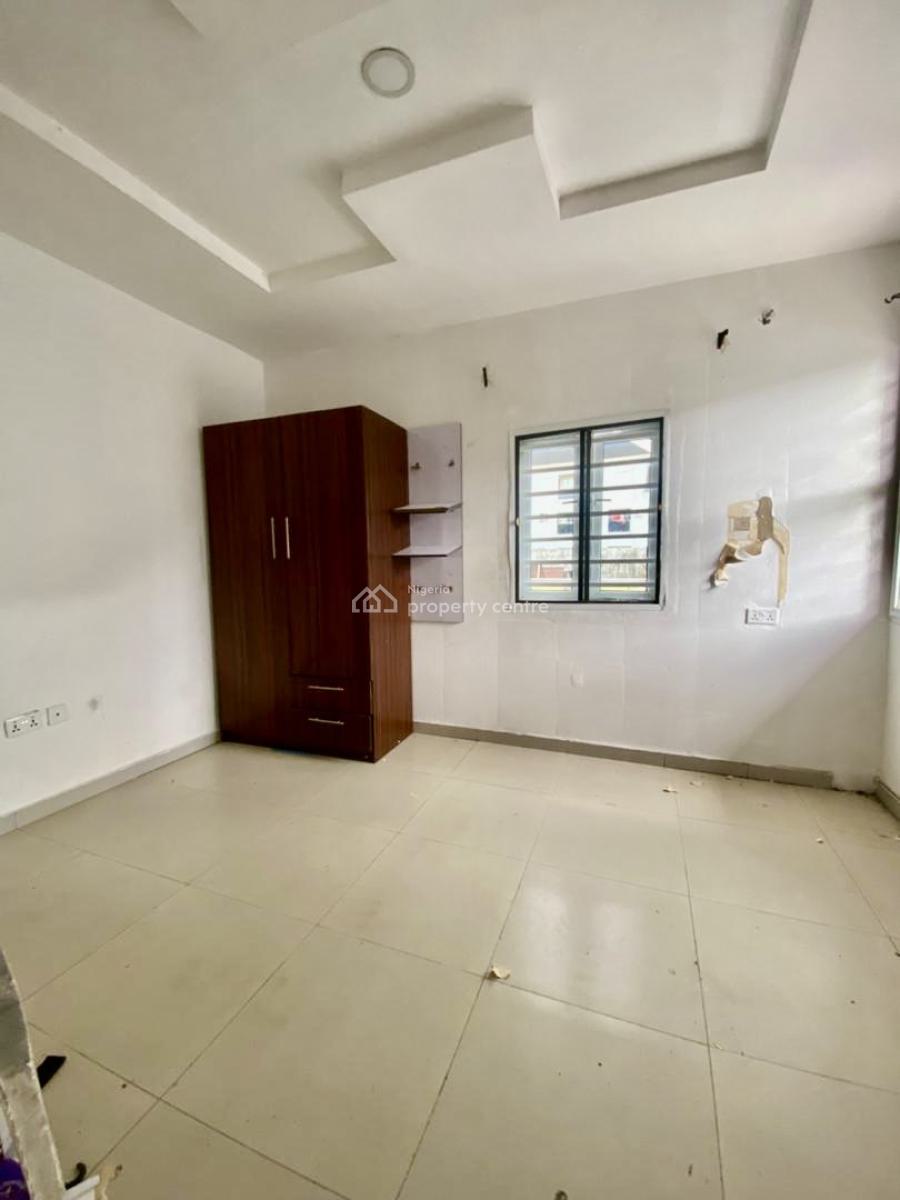 Just in: Ground Floor, Behind Blenco, Olokonla, Ajah, Lagos, Flat / Apartment for Rent