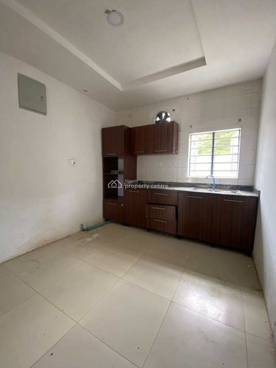 Just in: Ground Floor, Behind Blenco, Olokonla, Ajah, Lagos, Flat / Apartment for Rent