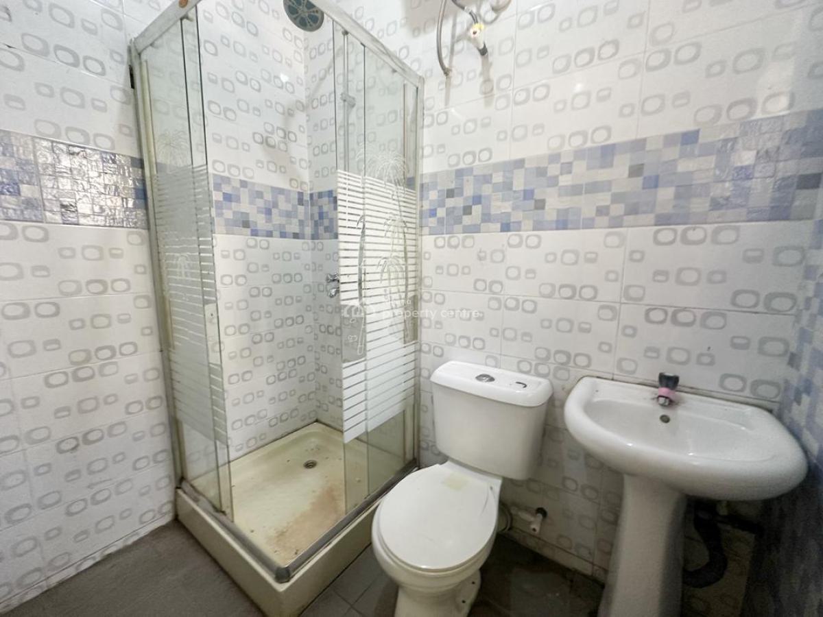 Spacious  3 Bedroom Flat, Omole Phase 2, Ikeja, Lagos, Flat / Apartment for Rent