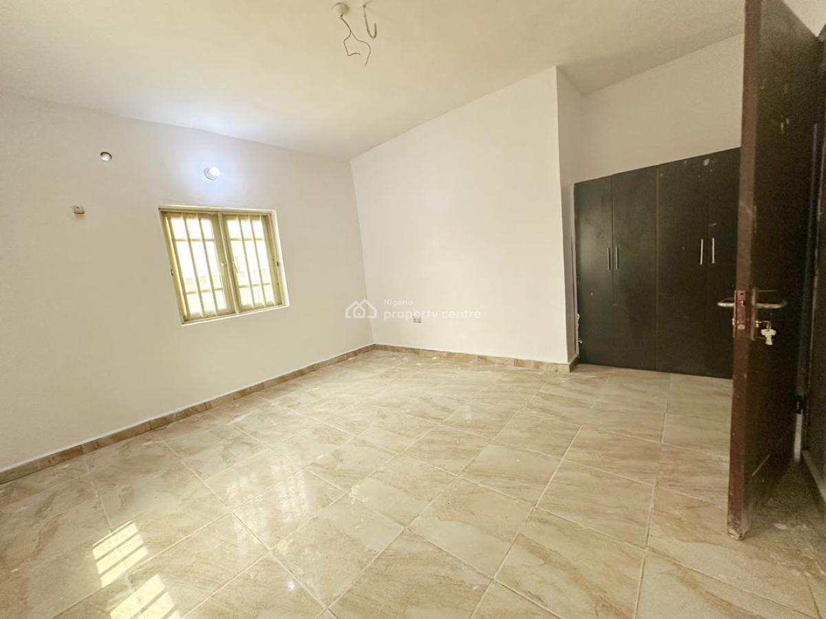 Spacious  3 Bedroom Flat, Omole Phase 2, Ikeja, Lagos, Flat / Apartment for Rent