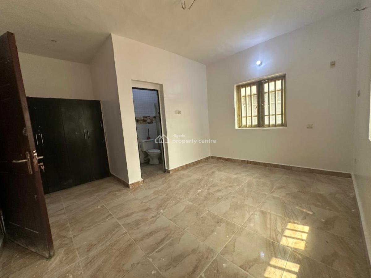 Spacious  3 Bedroom Flat, Omole Phase 2, Ikeja, Lagos, Flat / Apartment for Rent