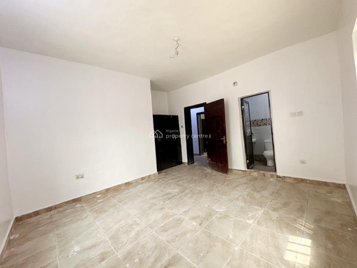 Spacious  3 Bedroom Flat, Omole Phase 2, Ikeja, Lagos, Flat / Apartment for Rent