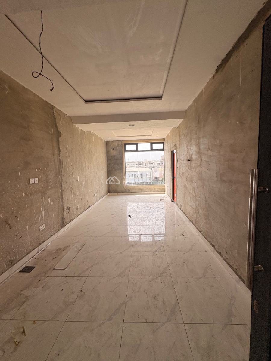 Shop in a High Traffic Area, Orchid Road, Lekki, Lagos, Plaza / Complex / Mall for Rent