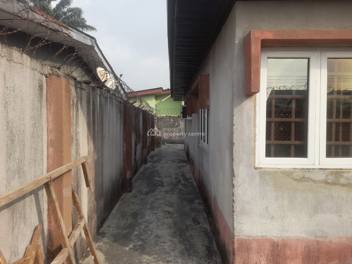 4 Bedrooms Detached Bungalow with 2 Rooms Bq., Abraham Adesanya Housing Estate, Ajah, Lagos, Detached Bungalow for Sale