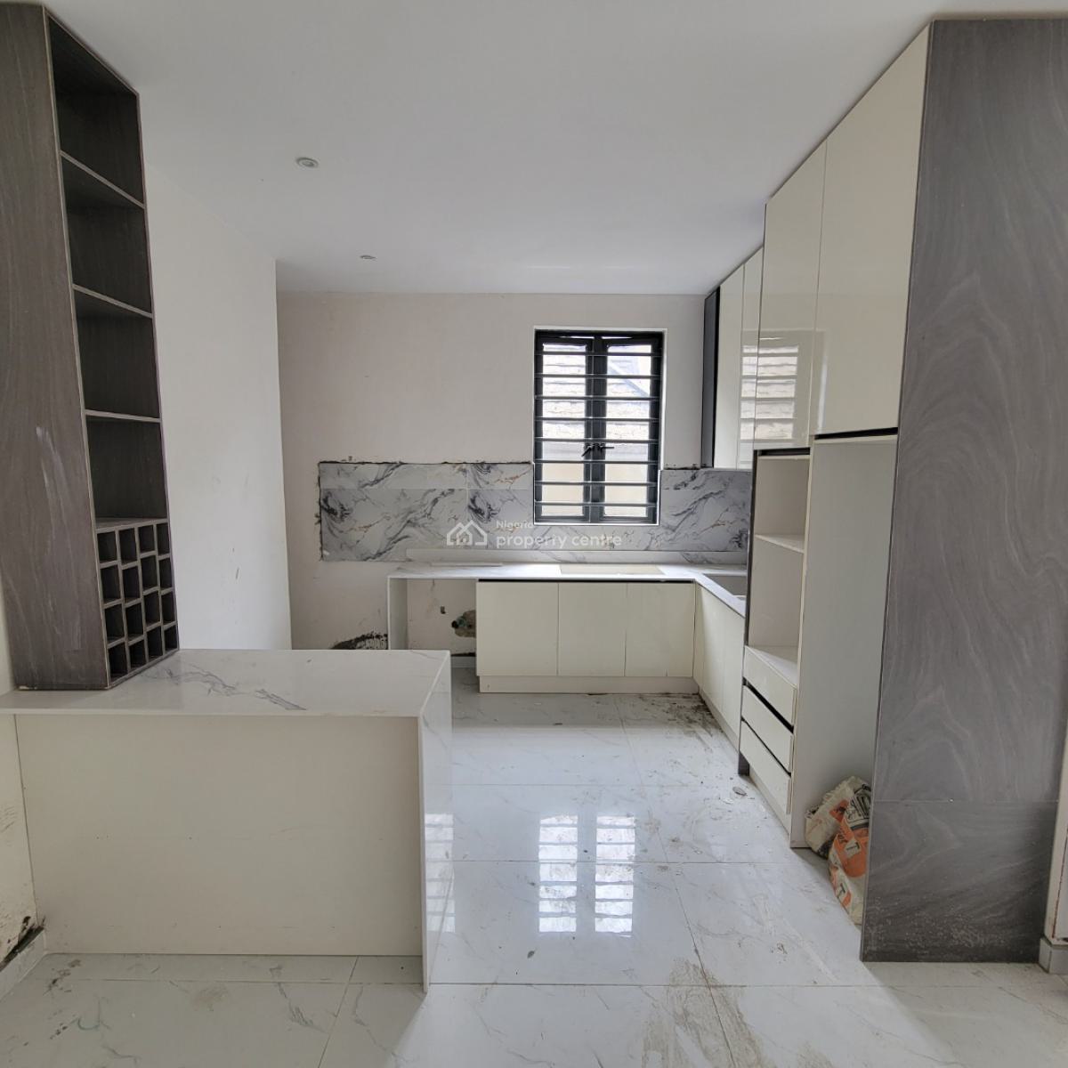 Well Build 2 Bedroom Apartment, Lekki Phase 1, Lekki, Lagos, Flat / Apartment for Sale