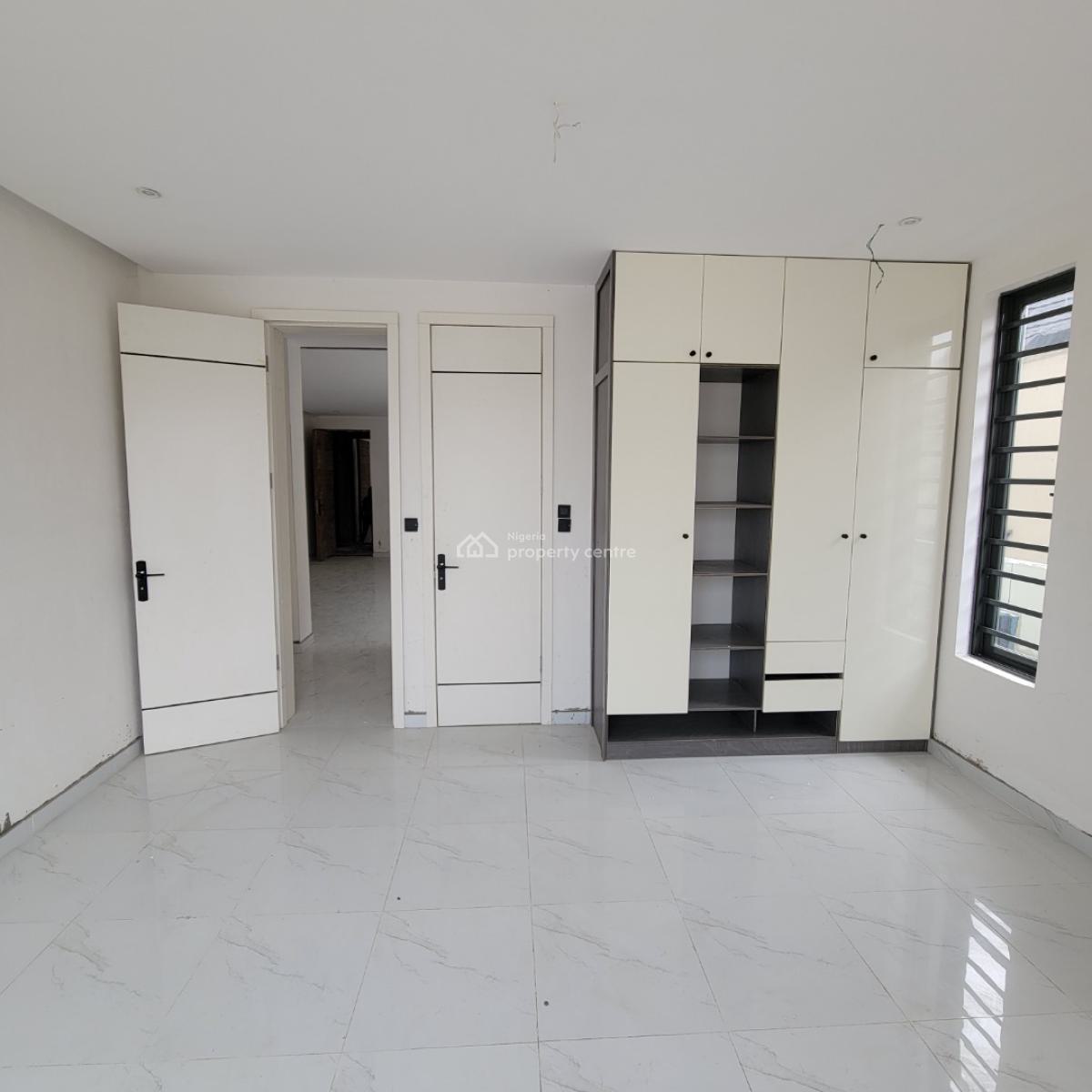 Well Build 2 Bedroom Apartment, Lekki Phase 1, Lekki, Lagos, Flat / Apartment for Sale