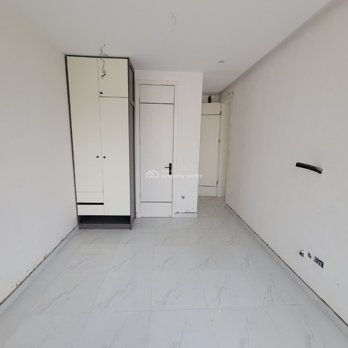 Well Build 2 Bedroom Apartment, Lekki Phase 1, Lekki, Lagos, Flat / Apartment for Sale