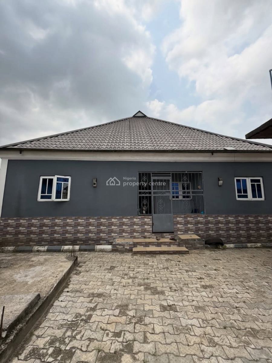 3 Bedroom Bungalow with 1 Bedroom Flat, Alakahia, Port Harcourt, Rivers, Detached Bungalow for Sale