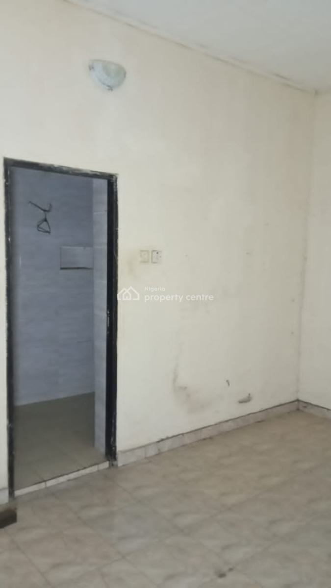a Spacious Self Service  2 Bedroom Flat, Omole Phase 1, Ikeja, Lagos, Flat / Apartment for Rent