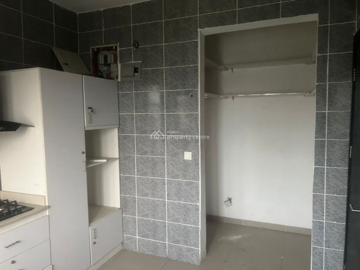 Standard 2 Bedroom Apartment, Lekki Phase 1, Lekki, Lagos, Flat / Apartment for Rent