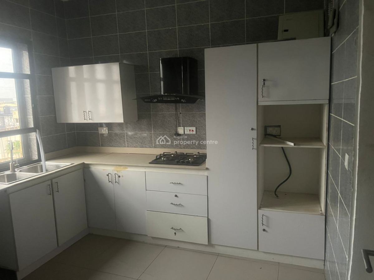 Standard 2 Bedroom Apartment, Lekki Phase 1, Lekki, Lagos, Flat / Apartment for Rent