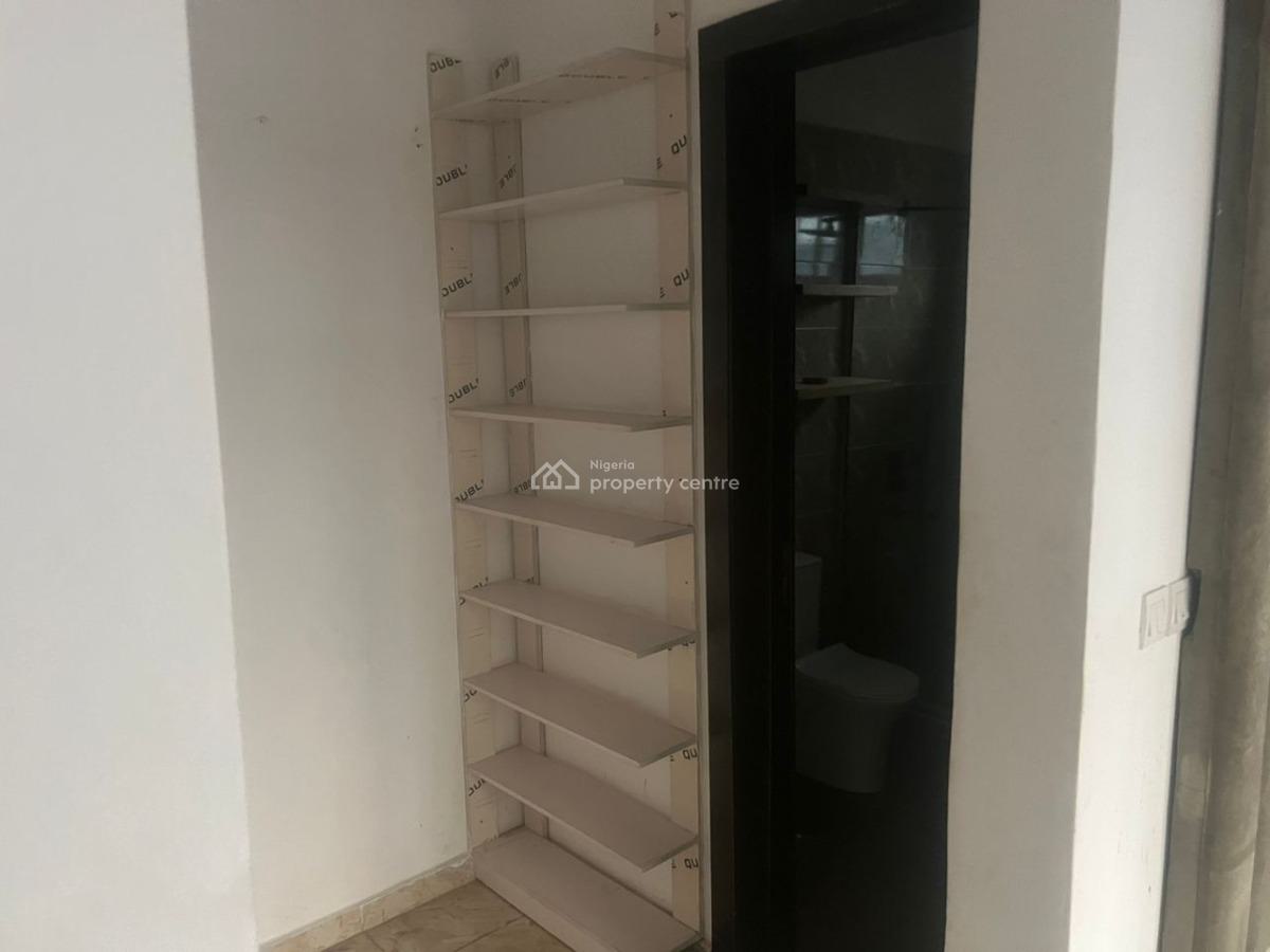 Standard 2 Bedroom Apartment, Lekki Phase 1, Lekki, Lagos, Flat / Apartment for Rent