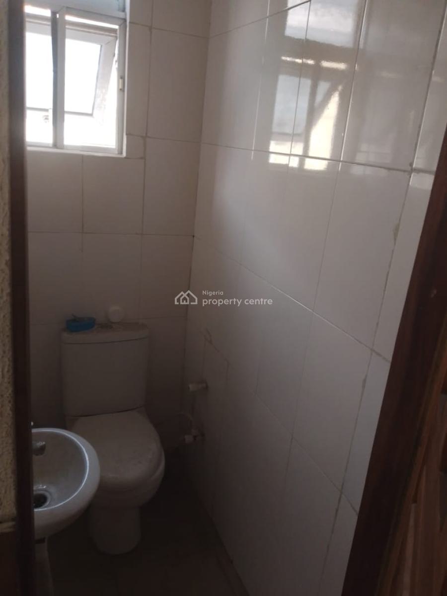 2 Bedrooms Flat, Alagomeji, Yaba, Lagos, Flat / Apartment for Rent