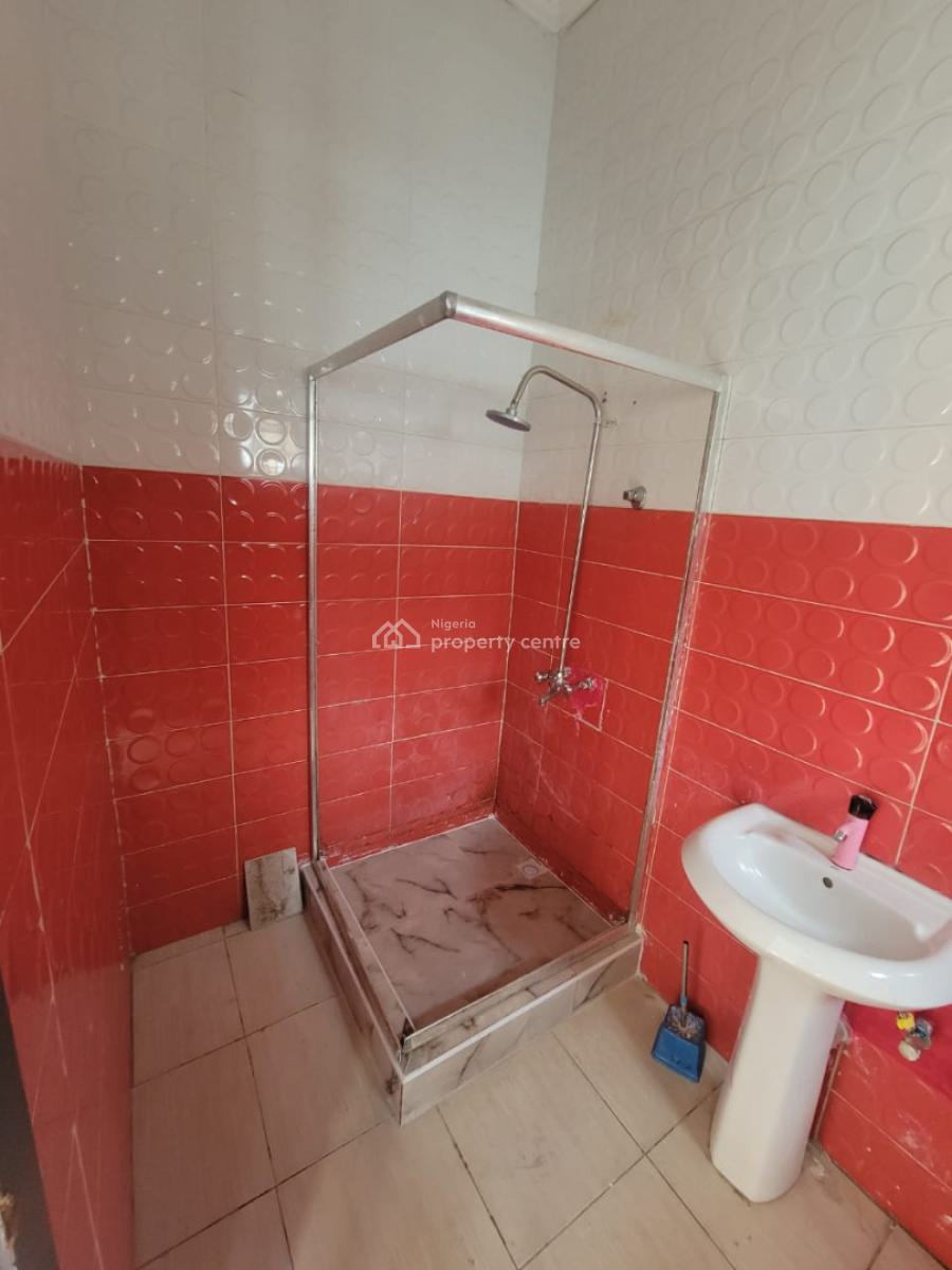 Spacious Semi Master Bedroom with Shared Kitchen, Bera Estate, Chevron, Lekki, Lagos, Flat / Apartment for Rent