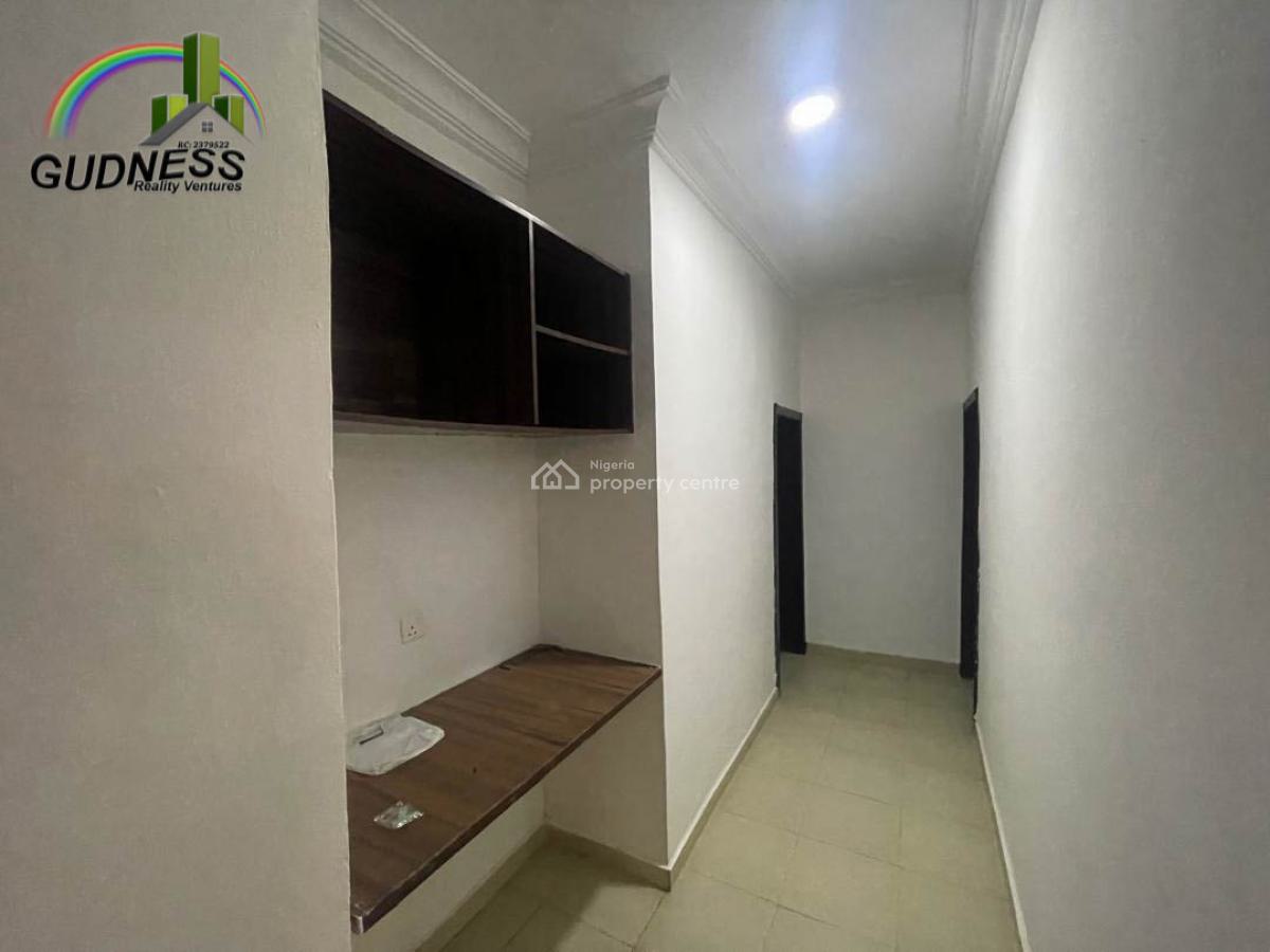 Spacious 3 Bedroom Flat, Lekki, Lagos, Flat / Apartment for Rent