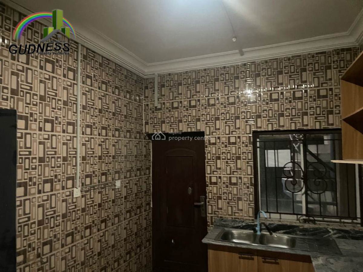 Spacious 3 Bedroom Flat, Lekki, Lagos, Flat / Apartment for Rent