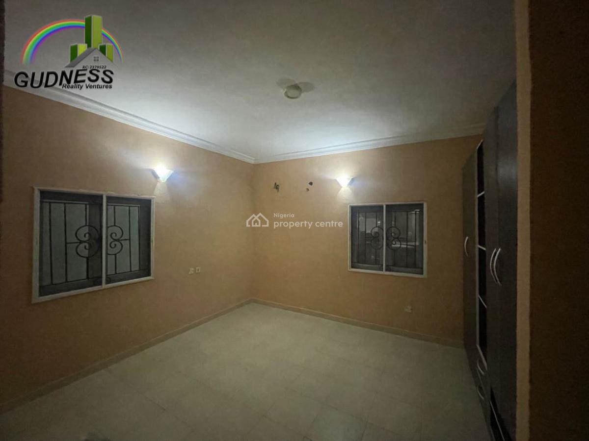 Spacious 3 Bedroom Flat, Lekki, Lagos, Flat / Apartment for Rent