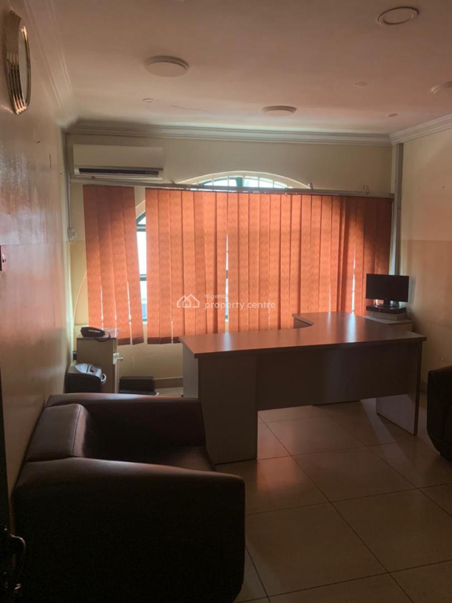 Executive Property Suitable for Banking, Ogudu Road, Ogudu, Lagos, Office Space for Rent