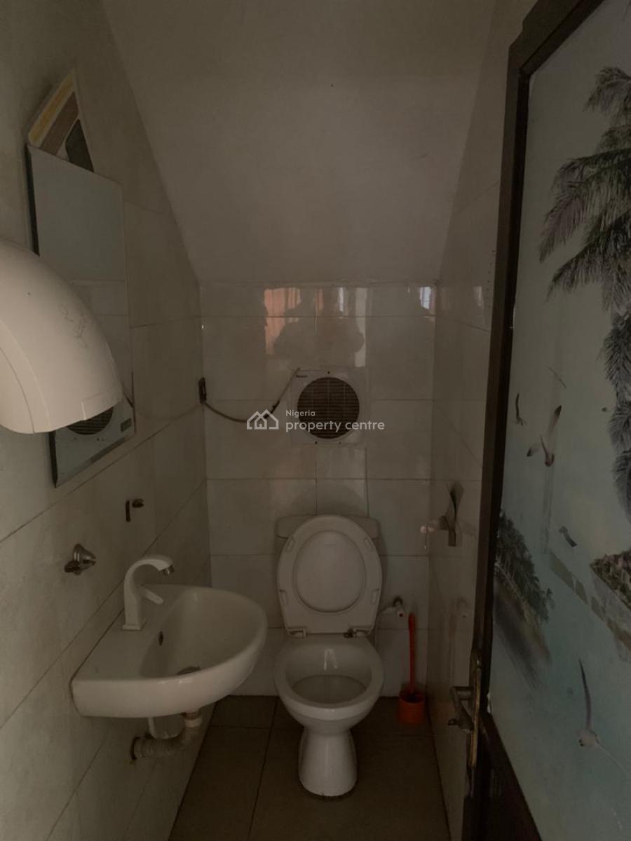 Executive Property Suitable for Banking, Ogudu Road, Ogudu, Lagos, Office Space for Rent