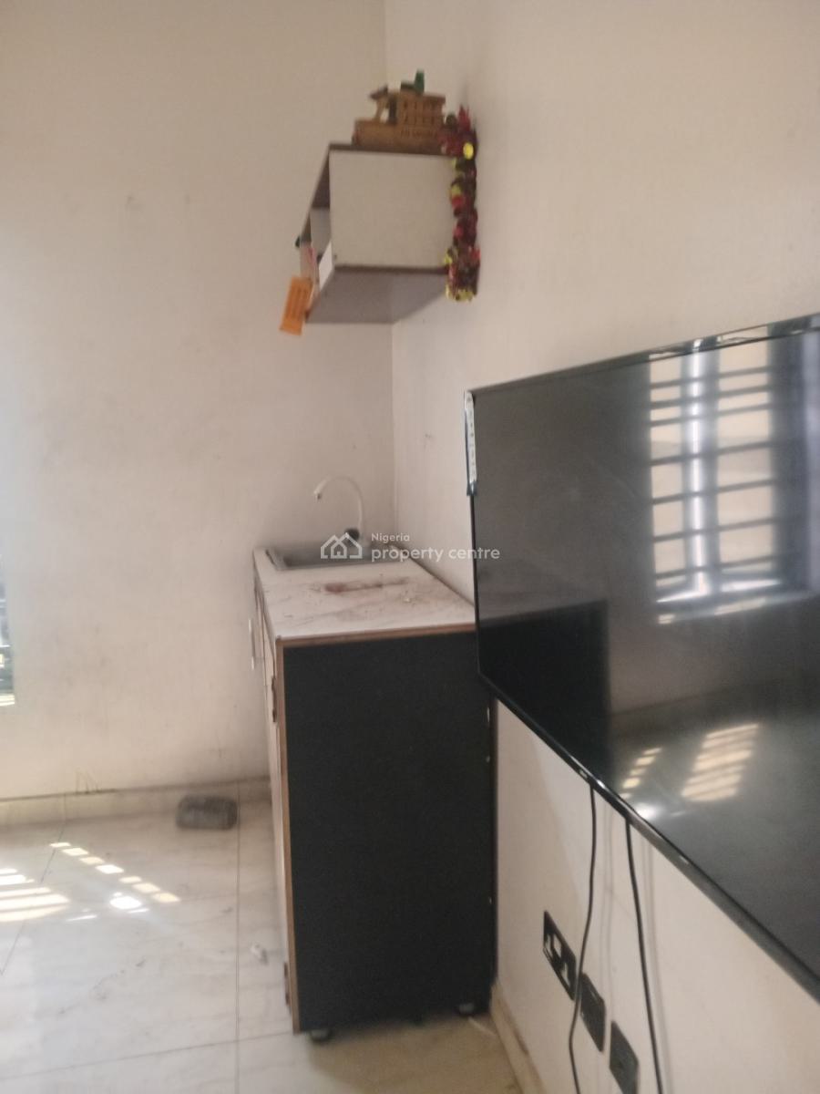 a Luxurious Self Contain Apartment, Chevron Drive, Lekki, Lagos, Self Contain (single Rooms) for Rent