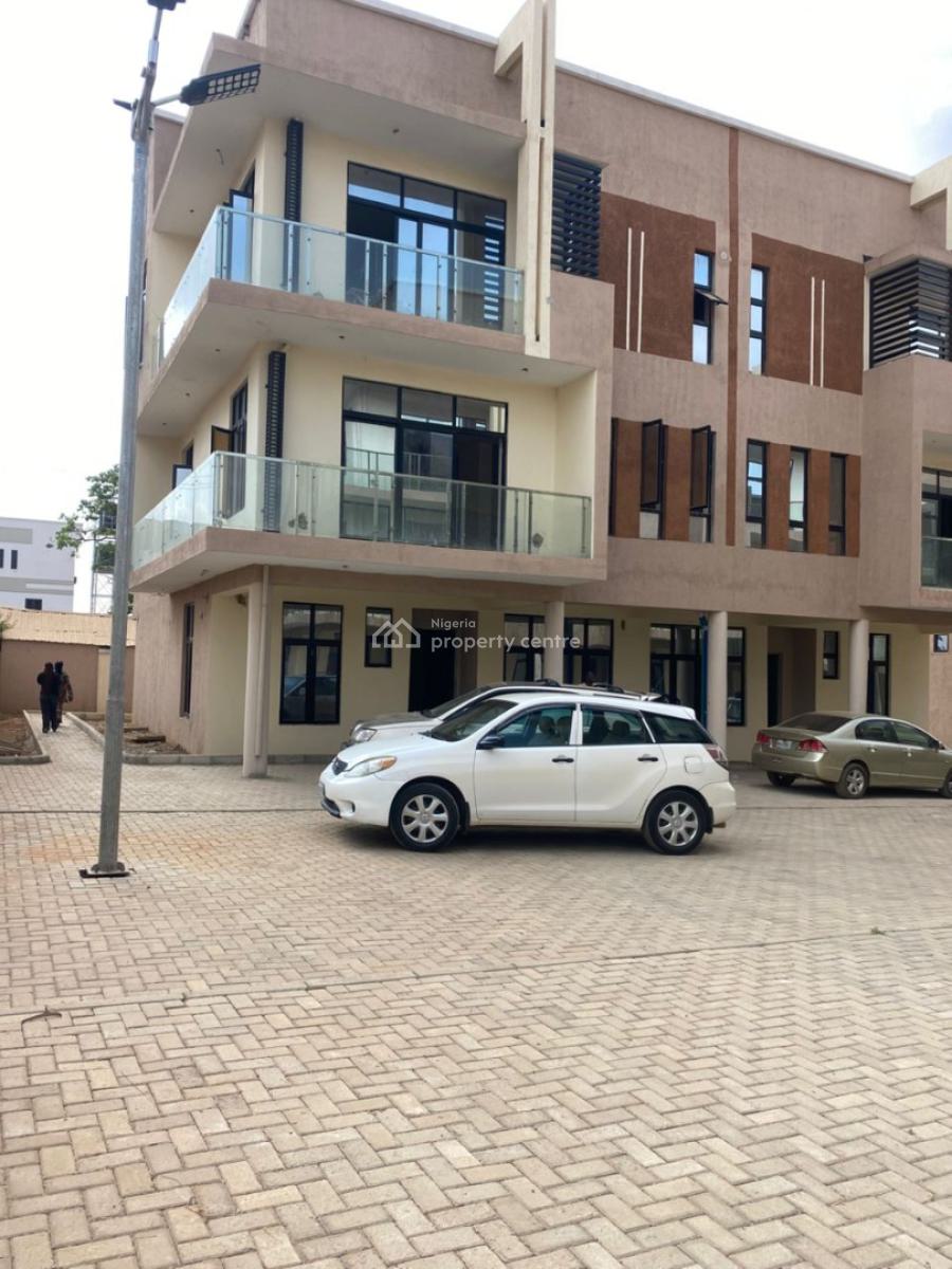 5-bedroom Semi-detached with Bq, Kaura, Abuja, Semi-detached Duplex for Sale