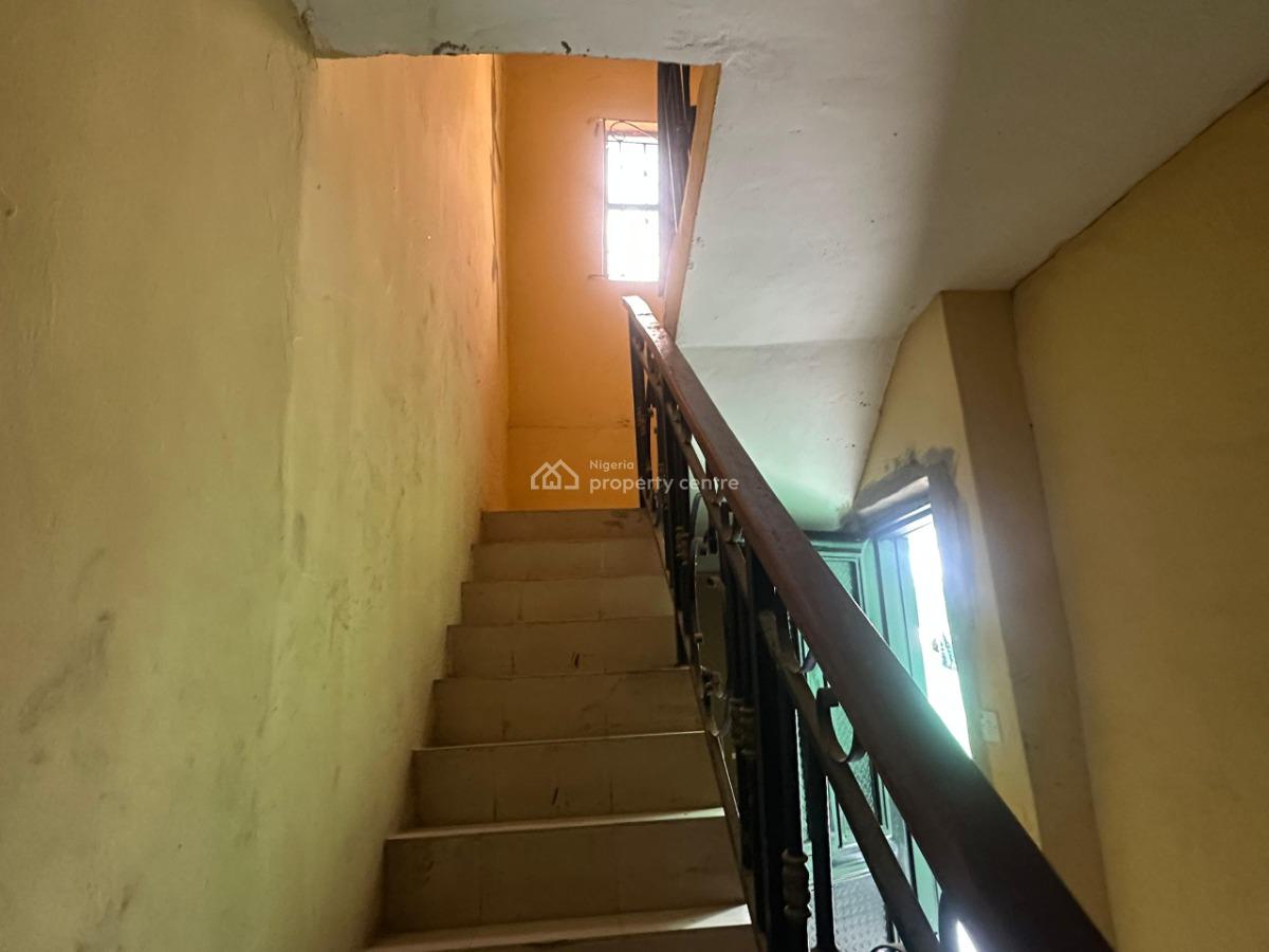 3 Bedroom Apartment, Off International Airport Road Ajao Estate, Isolo, Lagos, Flat / Apartment for Rent