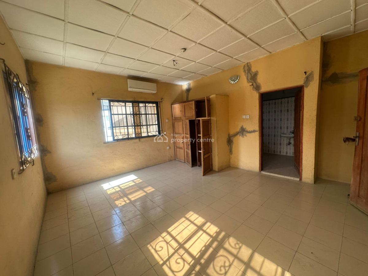 3 Bedroom Apartment, Off International Airport Road Ajao Estate, Isolo, Lagos, Flat / Apartment for Rent