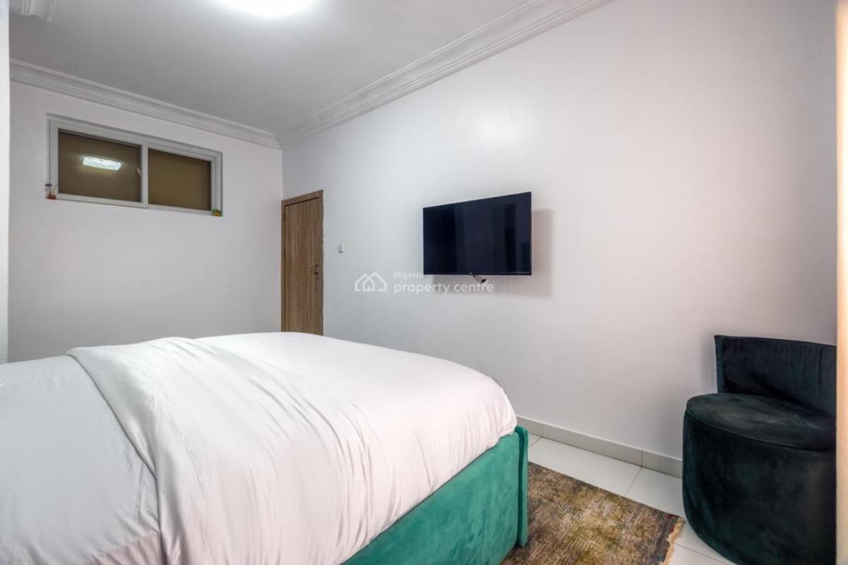 Beautiful One Bedroom Apartment with a Private Cinema, Maben Estate By Northern Foreshore, Chevron Drive, Lekki Phase 2, Lekki, Lagos, Flat / Apartment Short Let