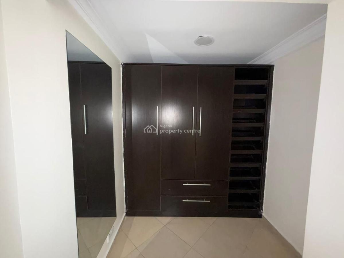 Well Maintained 3 Bedrooms  Apartment with Bq, Lekki Phase 1, Lekki, Lagos, Flat / Apartment for Rent