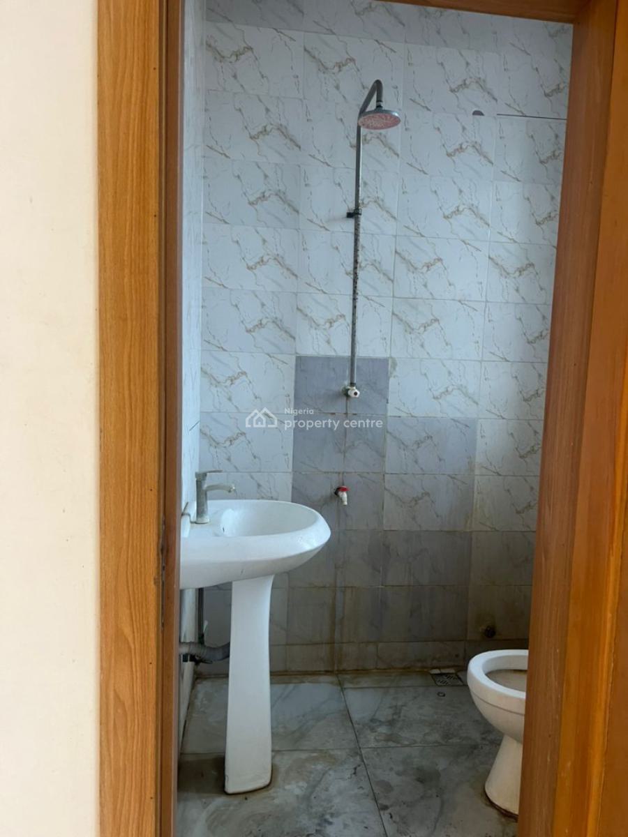 a Single Room in a Shared Apartment, Chevy View Estate, Chevron-lekki, Lekki, Lagos, Flat / Apartment for Rent