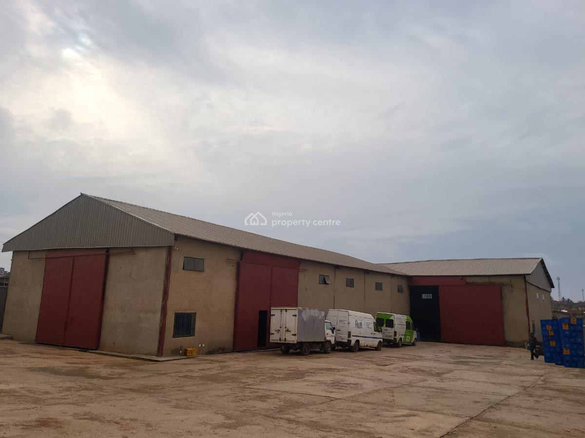 a Big Warehouse with Office Building on 3293sqm Land, Boluwaji Express, Challenge, Ibadan, Oyo, Warehouse for Sale