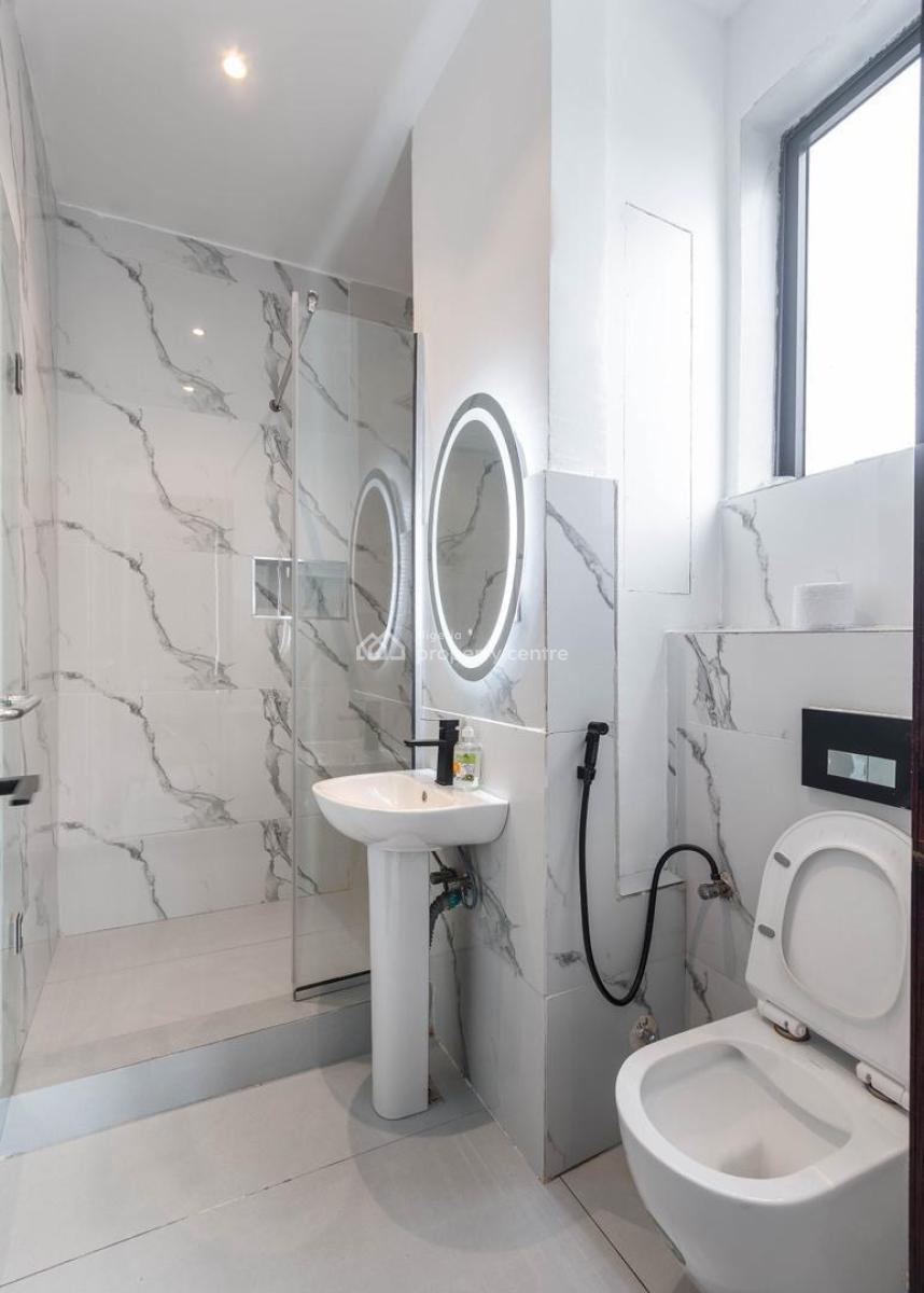 Exquisite 3 Bedroom Apartment, Lekki Phase 1, Lekki, Lagos, Flat / Apartment Short Let