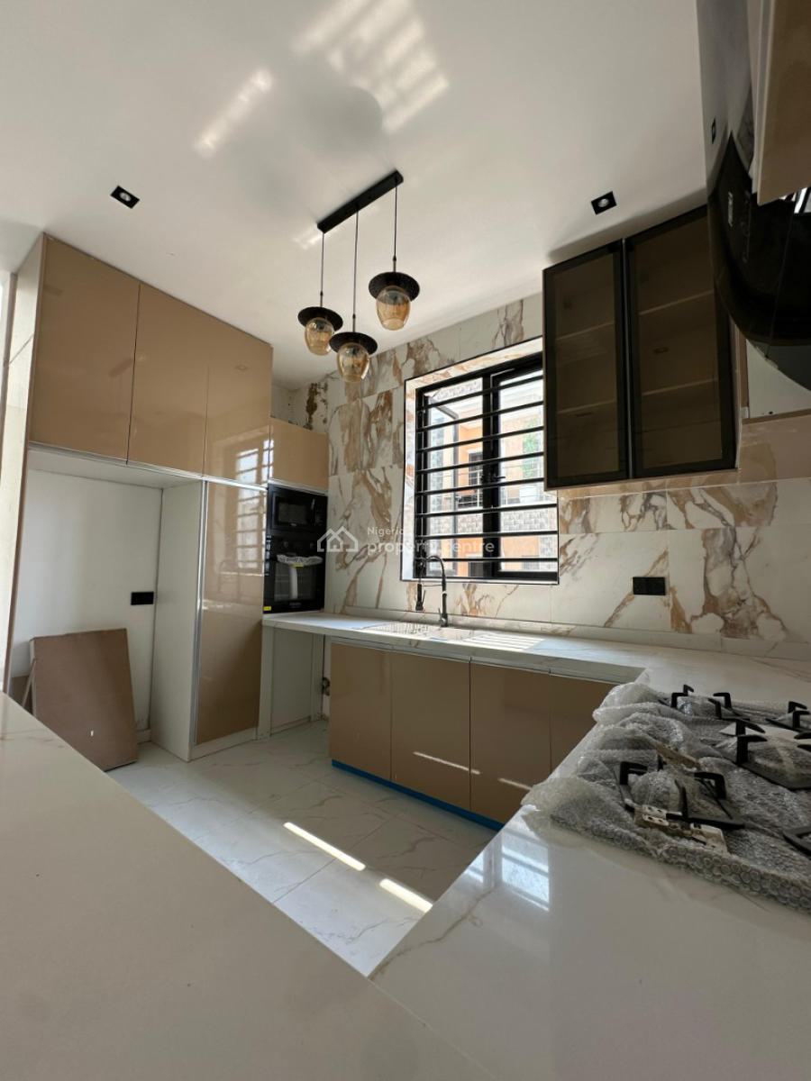 Tastefully Finished Serviced 2 Bedroom Flat, Lekki Phase 1, Lekki, Lagos, Flat / Apartment for Sale