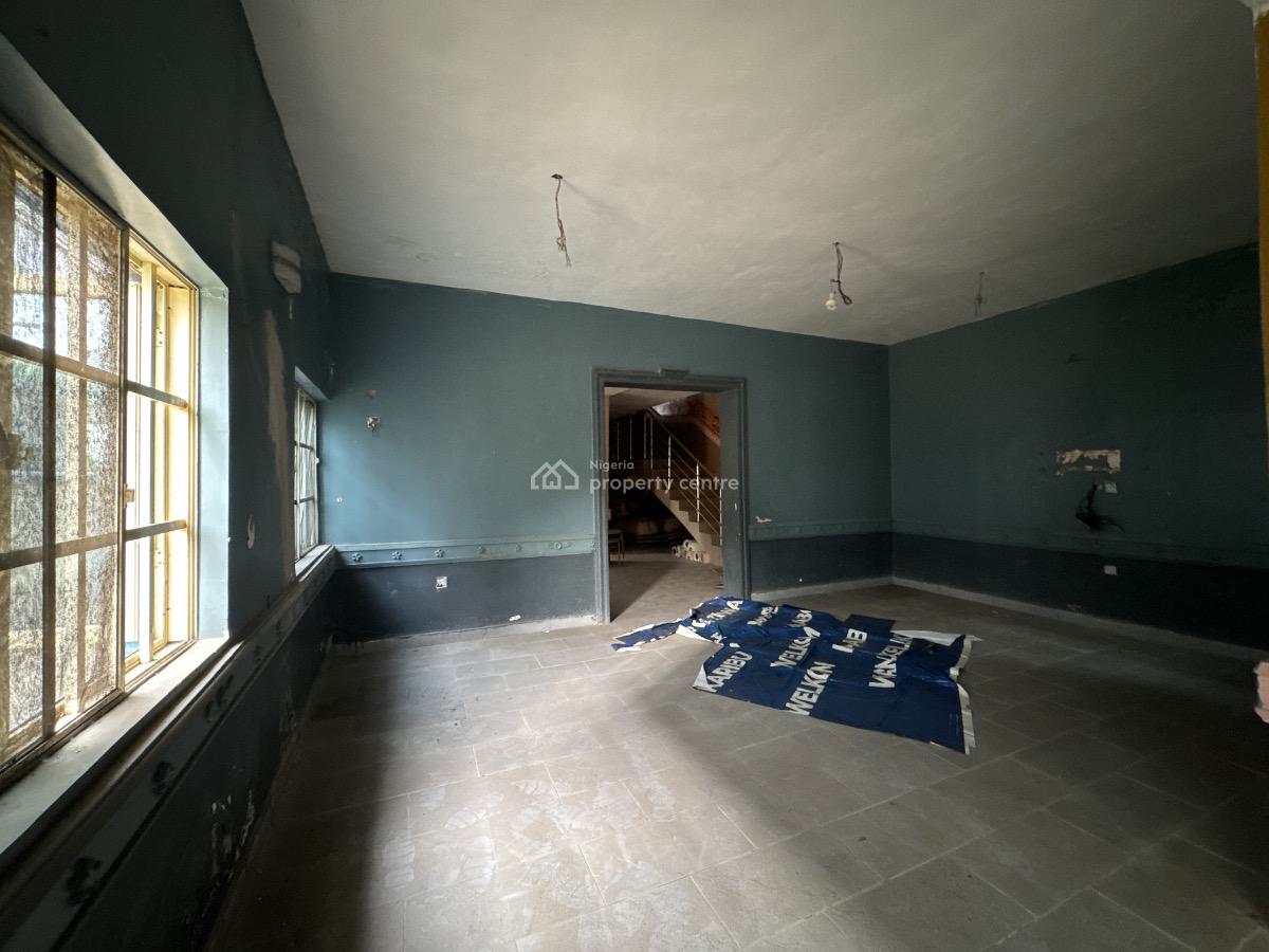 Distress  4 Bedroom Semi-detached Duplex, Ogombo, Ajah, Lagos, Semi-detached Duplex for Sale