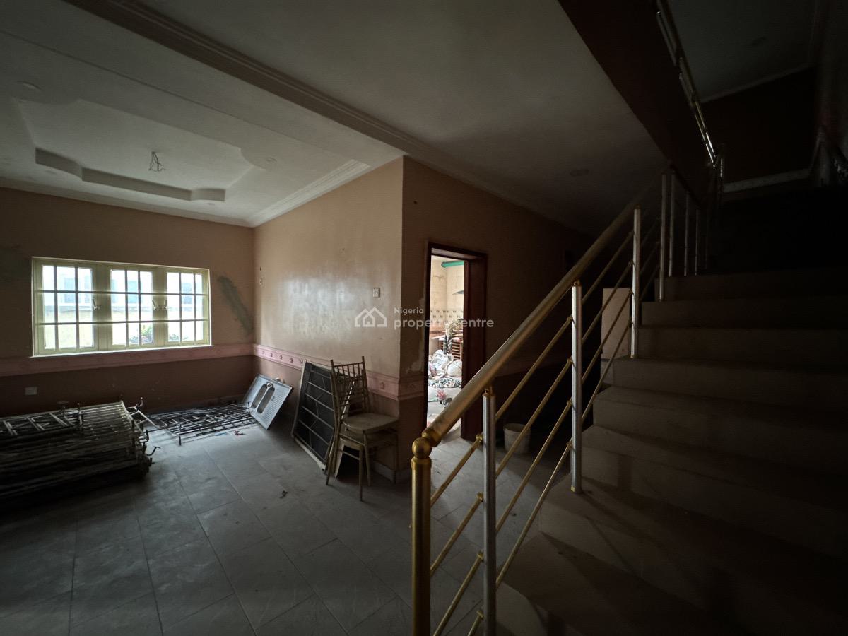 Distress  4 Bedroom Semi-detached Duplex, Ogombo, Ajah, Lagos, Semi-detached Duplex for Sale