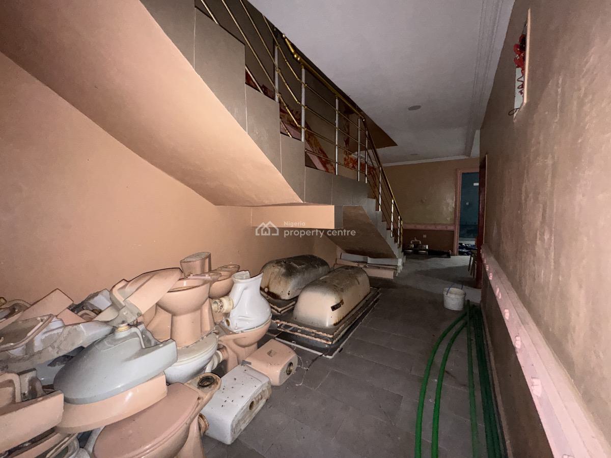 Distress  4 Bedroom Semi-detached Duplex, Ogombo, Ajah, Lagos, Semi-detached Duplex for Sale