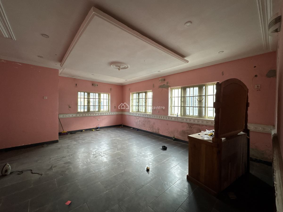 Distress  4 Bedroom Semi-detached Duplex, Ogombo, Ajah, Lagos, Semi-detached Duplex for Sale