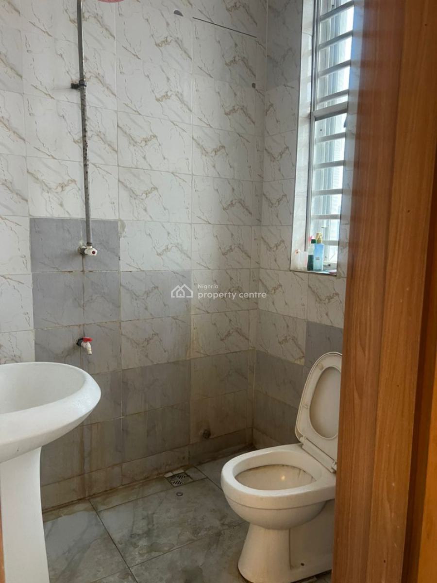 Specious Single Room Apartment at Chevy View Estate, Chevy View, Lekki, Lagos, Flat / Apartment for Rent