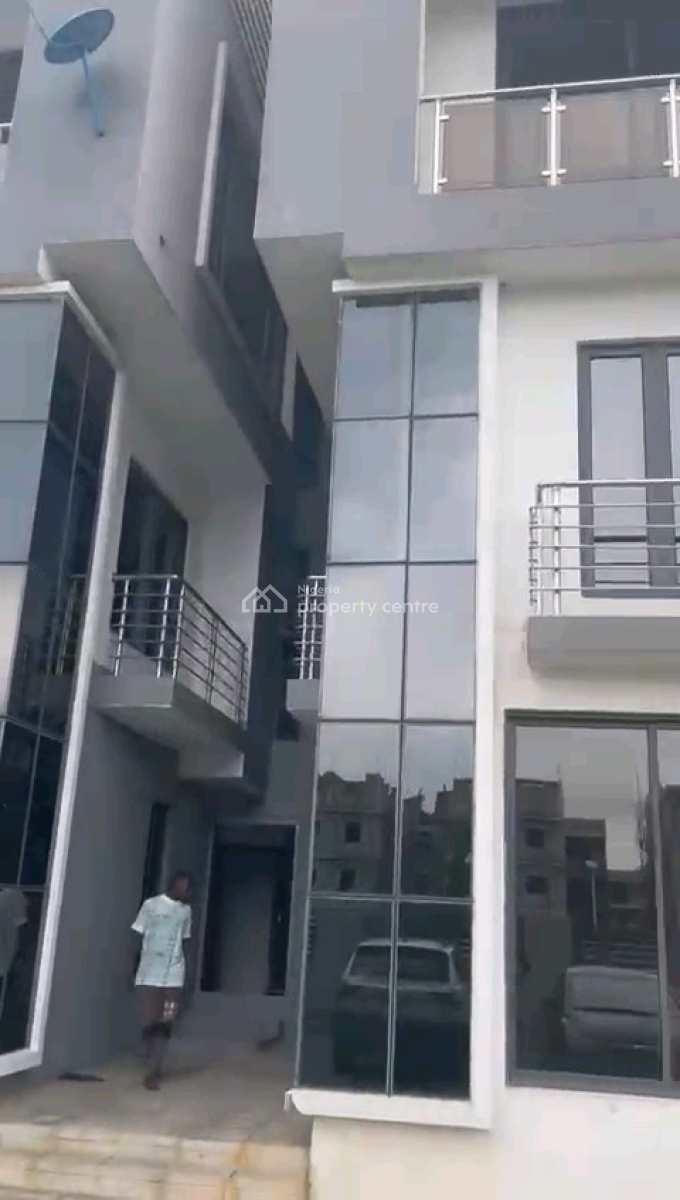 Prime Opportunity in The Heart of Jabi -- Luxurious 4-bedroom Terrace, Jabi, Abuja, Terraced Duplex for Sale