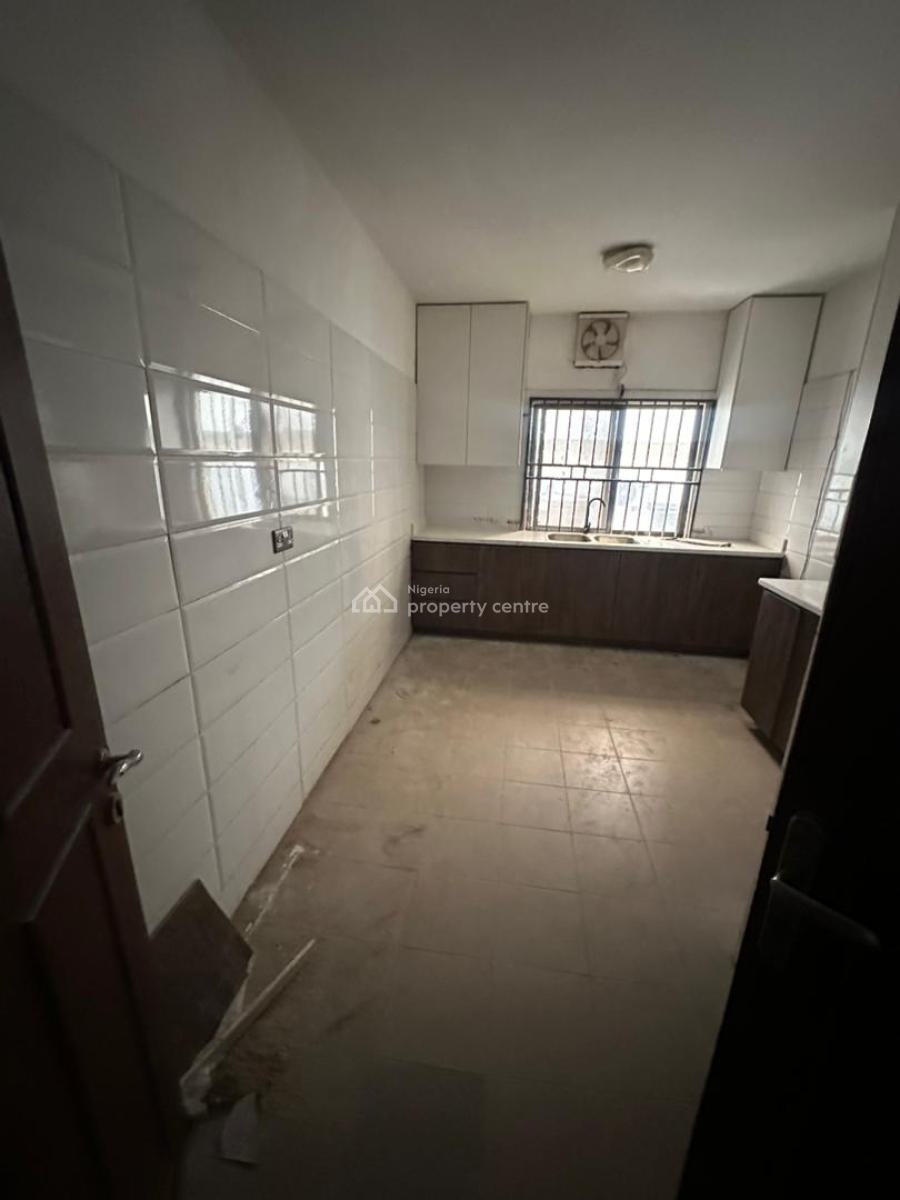 Spacious 3 Bedroom Flat, Lekki, Lagos, Flat / Apartment for Rent