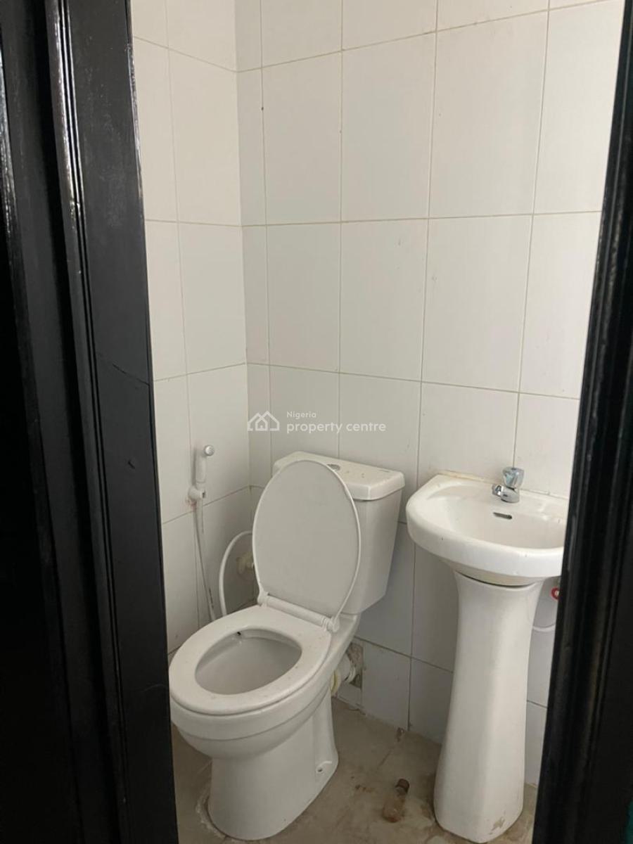 Beautiful Spacious Standard 3bedrooms Flat with Private Staircase, U3 Estate Elf Bustop Petrocam Filling Station, Lekki, Lagos, Flat / Apartment for Rent