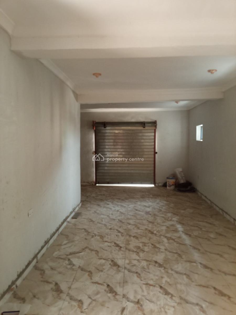 Extremely Spacious Shop, Palmgrove, Shomolu, Lagos, Warehouse for Rent
