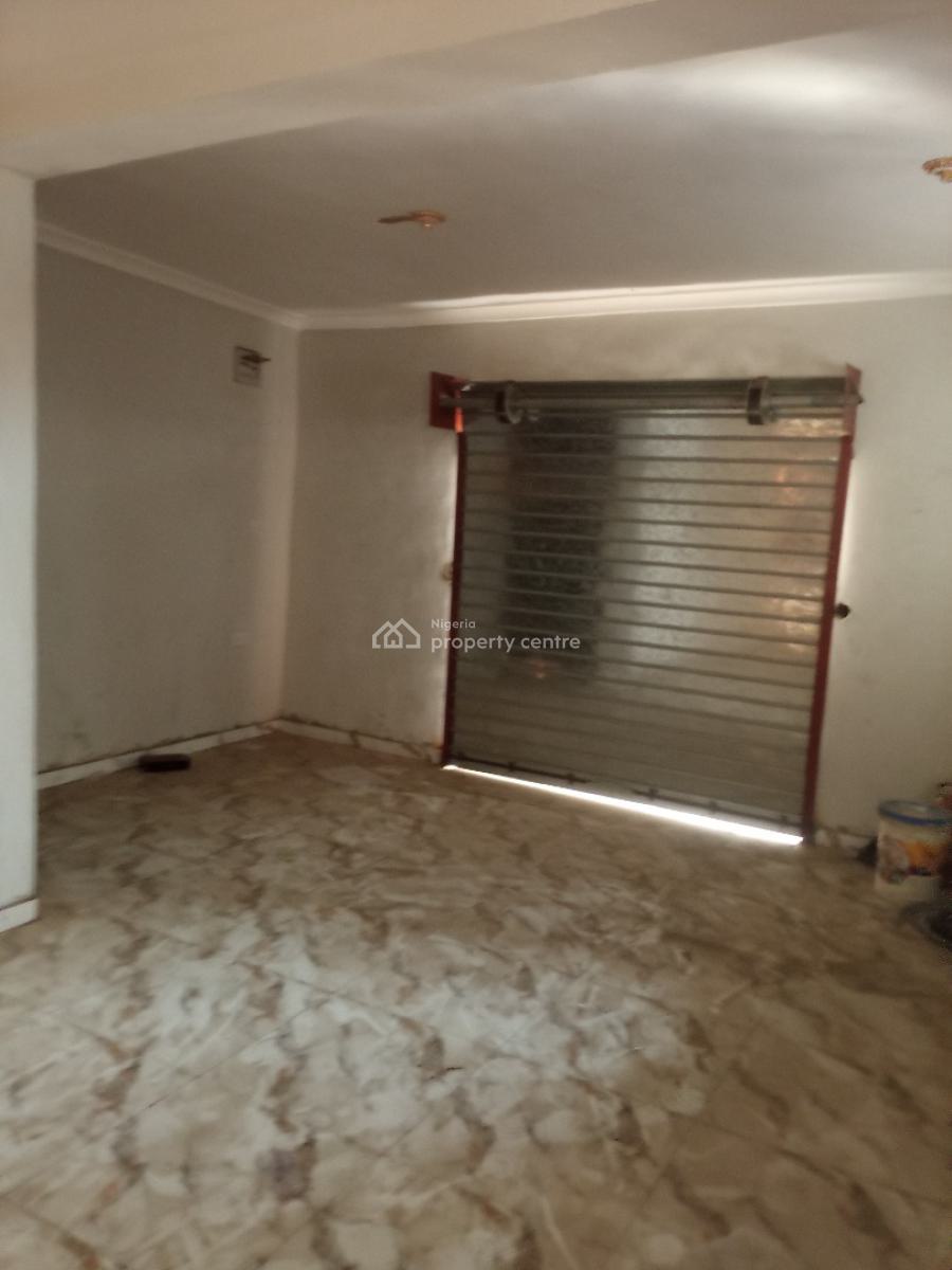 Extremely Spacious Shop, Palmgrove, Shomolu, Lagos, Warehouse for Rent