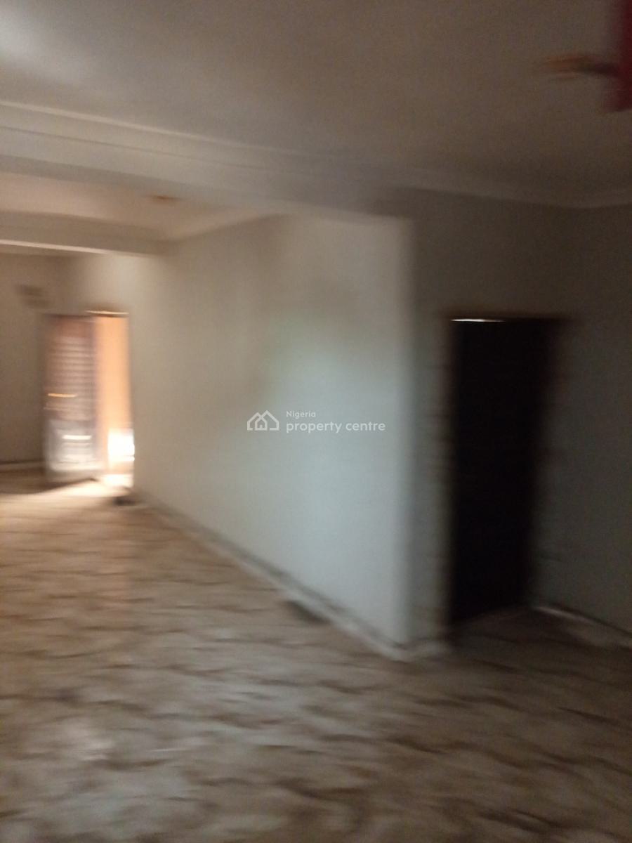 Extremely Spacious Shop, Palmgrove, Shomolu, Lagos, Warehouse for Rent